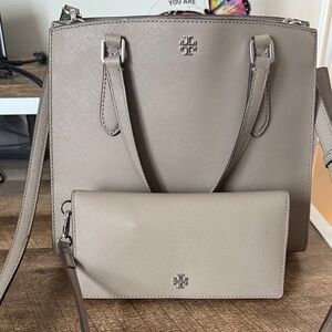 Tory Burch Beige Shoulder Bag Set